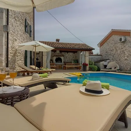 Mit Privatpool Fuer 8 Personen Ca 123 Qm In Dracevac, Istrien Istrische Riviera Holiday home